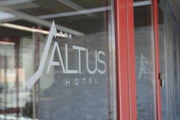 Фотографии Отель Altus Hotel & Spa г. Прайд (Румыния) №2 Фото Отель Altus Hotel & Spa г. Прайд 2