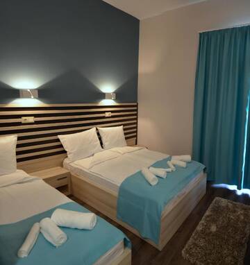 Фото номера Трехместный номер с балконом Отель Altus Hotel &amp; Spa г. Прайд 2